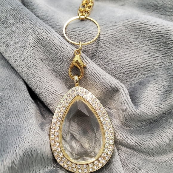 Floating Teardrop Locket w/Chain Plus 3 Random Charms - Picture 4 of 5